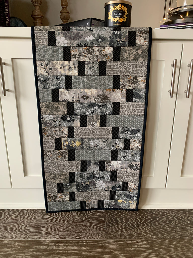 Good Times Table runner - Pattern and Video Class Pattern GE Designs   